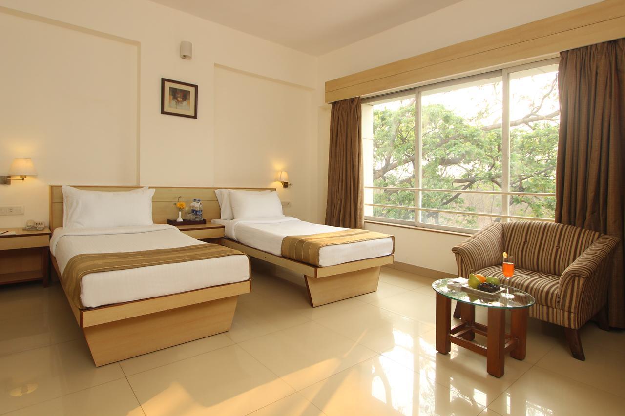 Hotel Phoenix Koregaon Park Pune Exterior foto